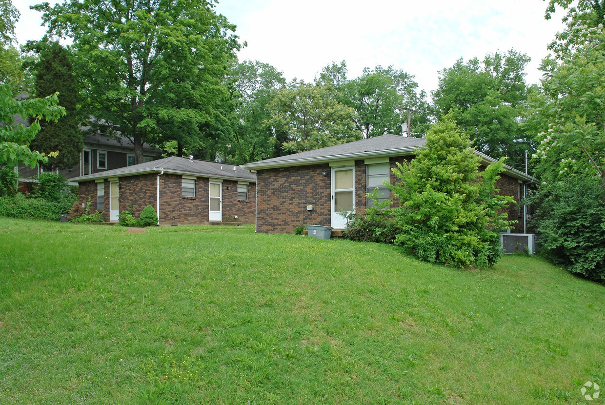 Building Photo - 3102-3104 Wellington Pl