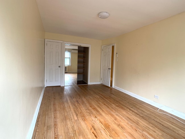 Building Photo - 2313 Tenbroeck Ave