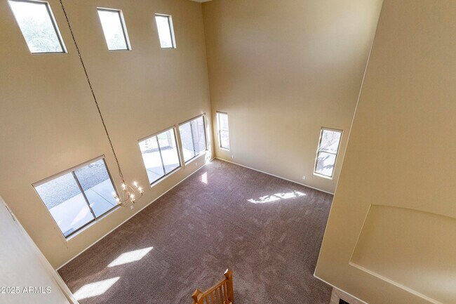 Foto del edificio - 4220 E Marshall Ave