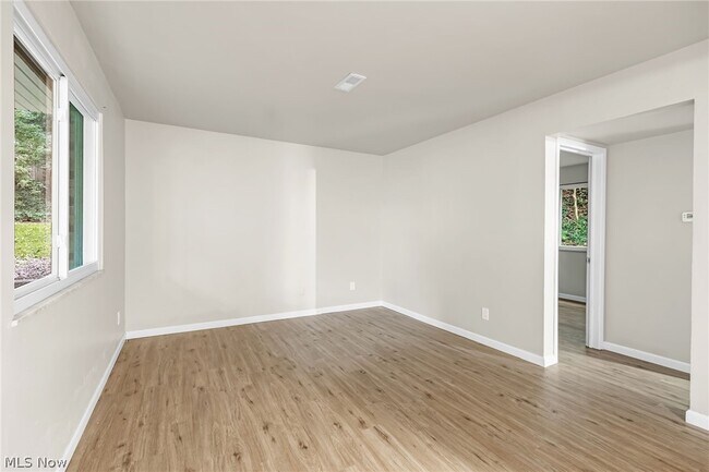 Building Photo - 167 N Seiberling St