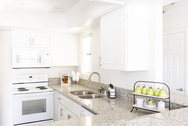 Foto del edificio - The Luxury You Deserve, At A Price You Can Afford.
