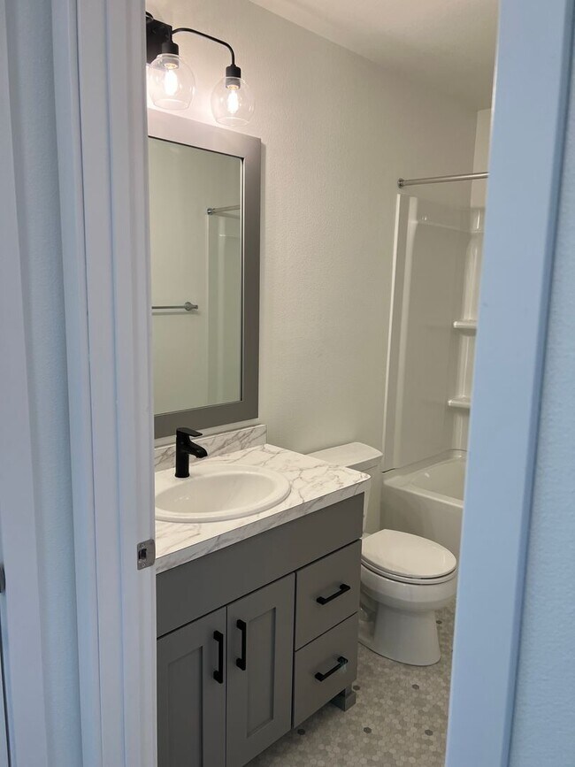 Foto del edificio - 3 Bed 3 Bath Single Family Home