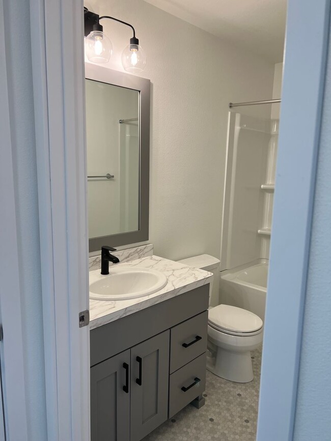 Building Photo - New 3 Bedroom/3 Bathroom House