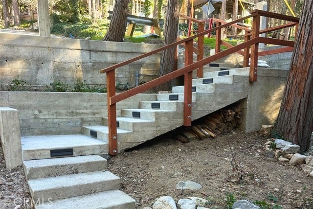 Building Photo - 476 Redwood Dr