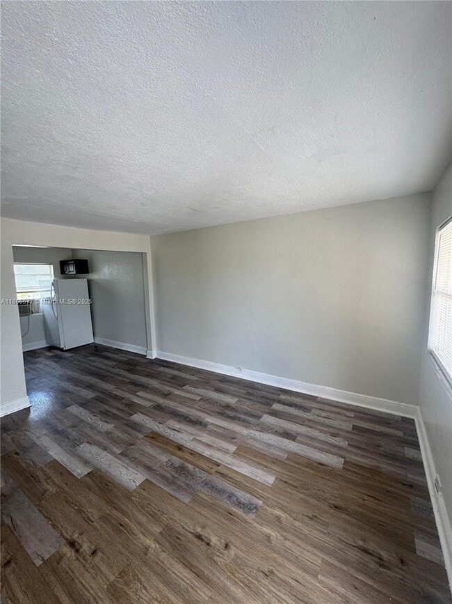 Building Photo - 1425 W 31st St