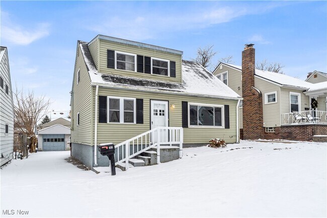 Foto del edificio - 7611 Newport Ave