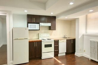 Building Photo - 6211 Av. Lennox