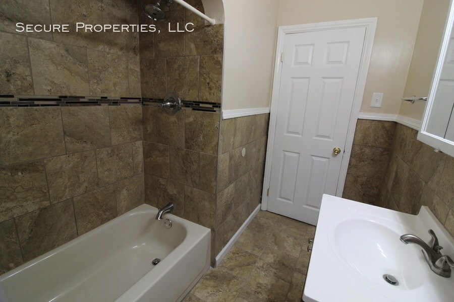 Primary Photo - Remodeled 3 bed / 2 bath Brick Bungalow
