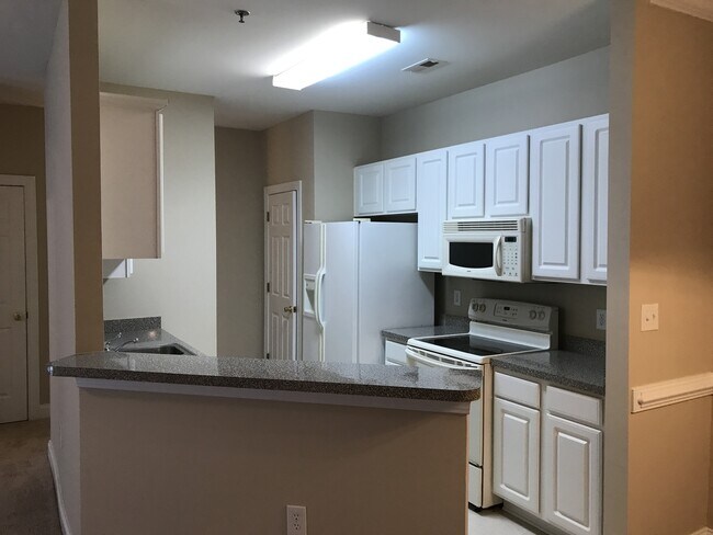 Building Photo - FIRST FLOOR, 3 BEDROOM, 2 BATH UNFURNISHED...