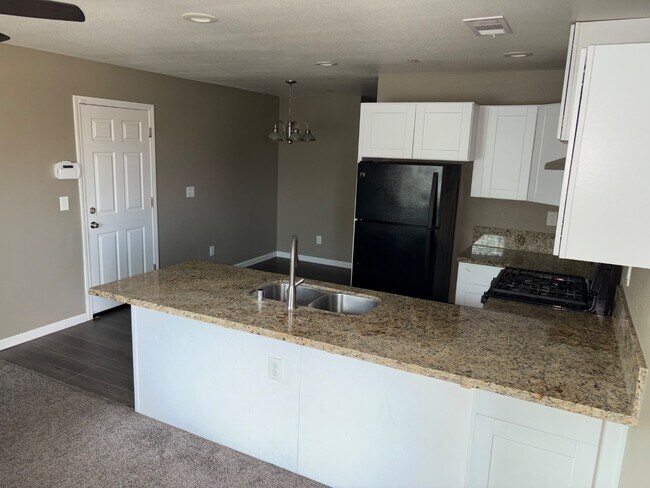 Foto del edificio - 2533 Miller Ave