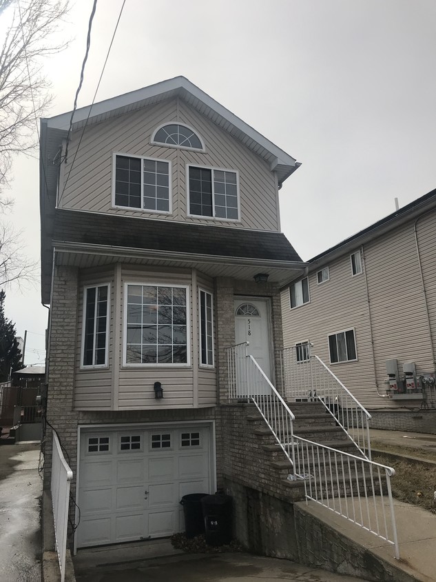518 W Caswell Ave, Staten Island, NY 10314 House Rental in Staten
