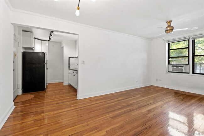 Foto del edificio - 102-32 65th Ave