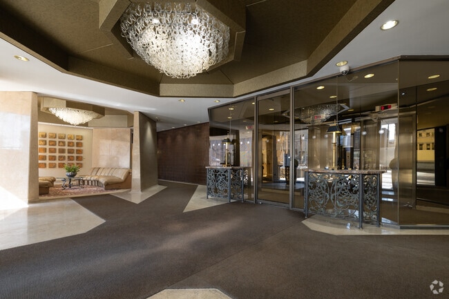 Lobby - 2021 Av Atwater