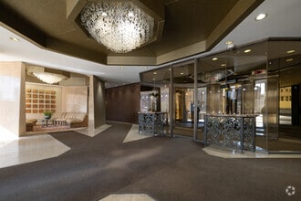 Lobby - 2021 Av Atwater