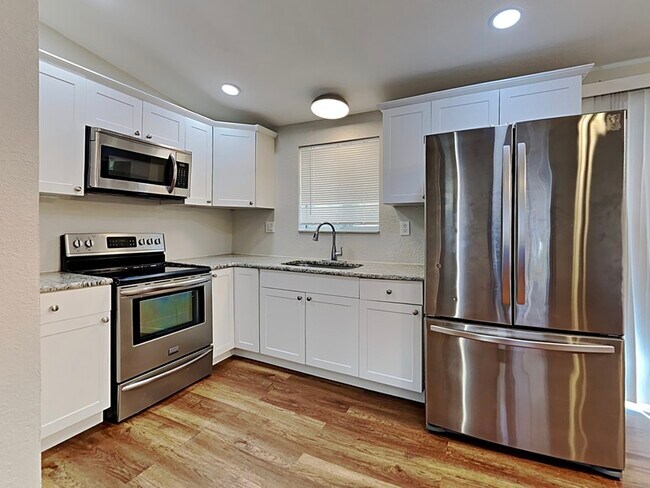 Building Photo - 13426 Tyringham St