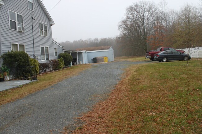 Building Photo - 6213 Shady Side Rd