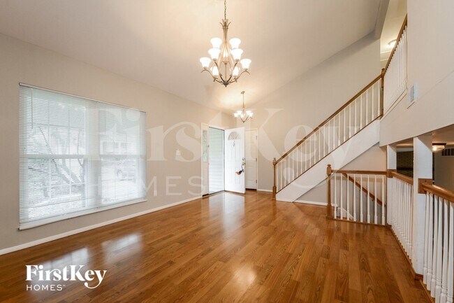 Building Photo - 846 Vlg Mdw Dr