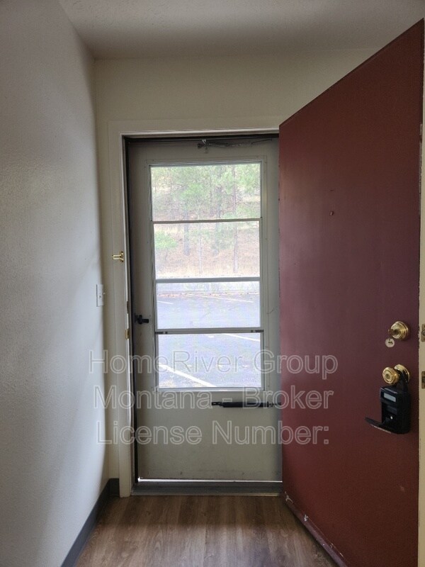 Building Photo - 707 SW Higgins Ave