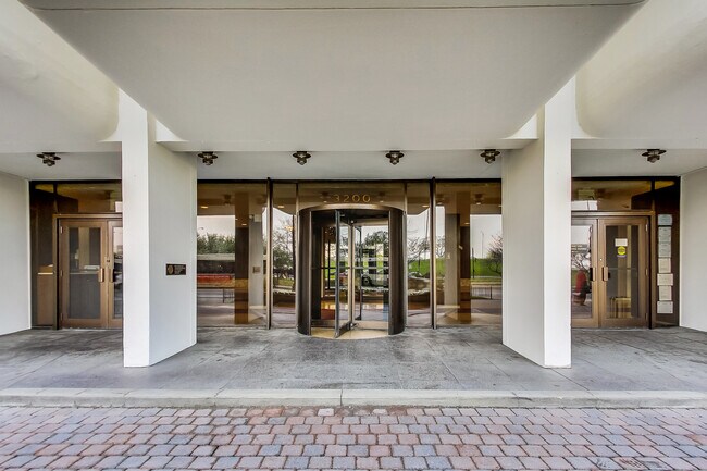 Foto del edificio - 3200 N Lake Shore Dr