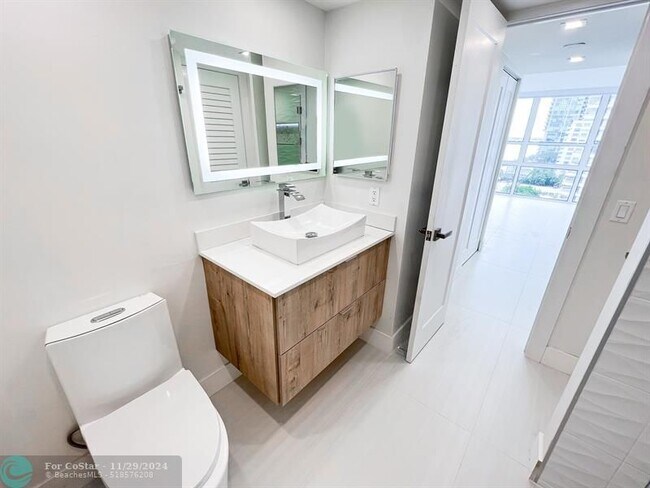 Foto del edificio - 600 NE 36th St