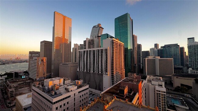 Foto del edificio - 151 SE 1st St