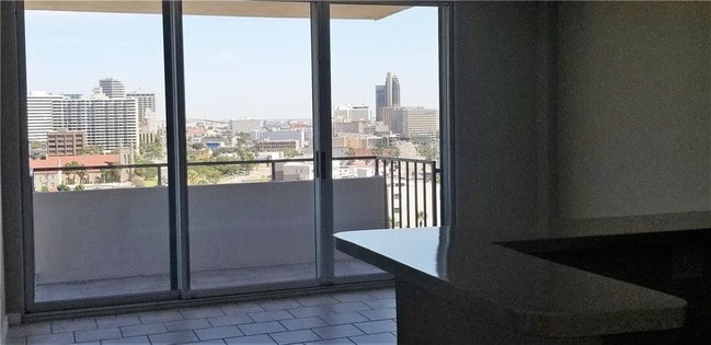 Building Photo - 715 S Upper Broadway