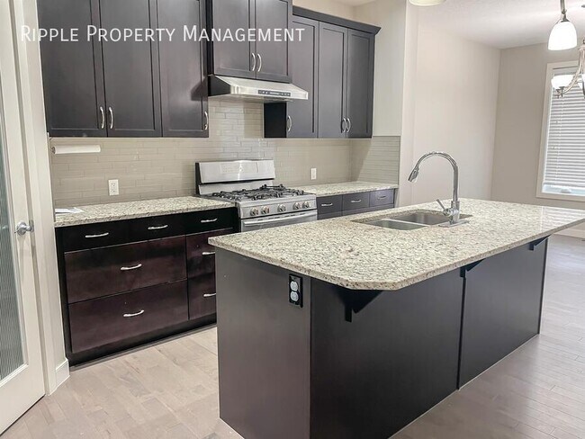 Building Photo - AMAZING 3 BEDS WITH BONUS ROOM/ 2.5 BATHS ...