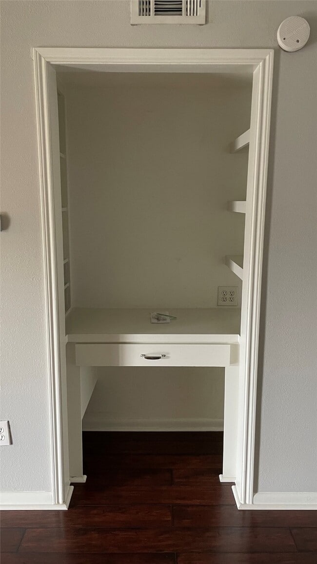 Building Photo - 845 Augusta Dr