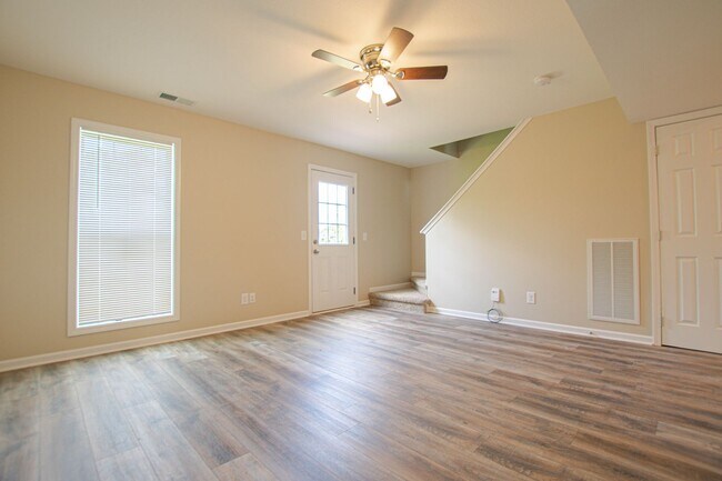Foto del edificio - Pet Friendly Two Bedroom!