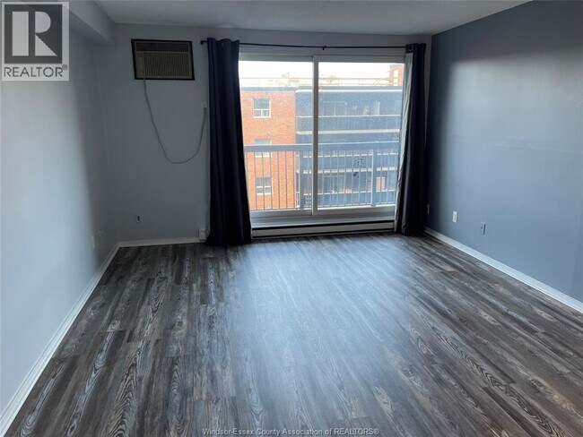 Photo du bâtiment - 3936 Wyandotte St E