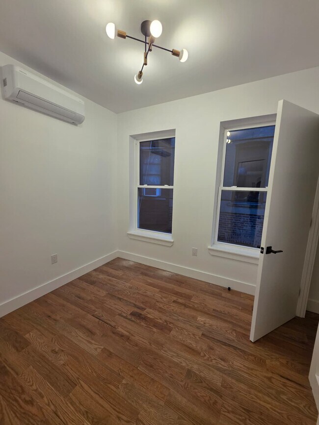 Building Photo - 286 Hawthorne Ave