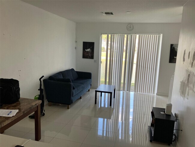 Foto del edificio - 3563 NW 13th St