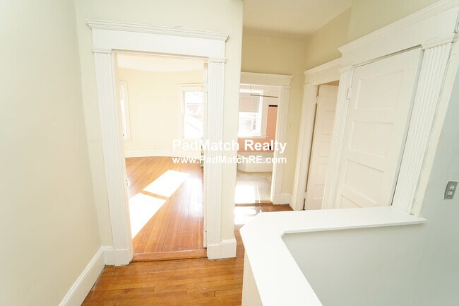 Building Photo - 1583 Beacon St