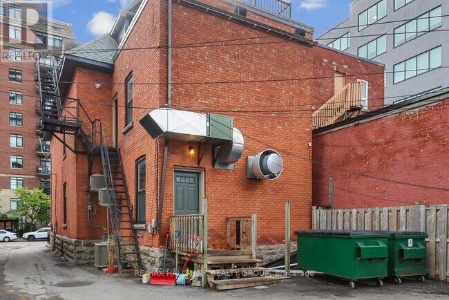 Building Photo - 2-381 COOPER St