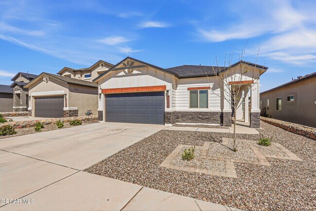 Building Photo - 51049 Fox Trl Ave