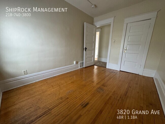 Foto del edificio - 3820 Grand Ave