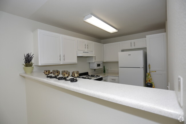 Cocina: Sedona - Overlook at Anaheim Hills Apartments 55+