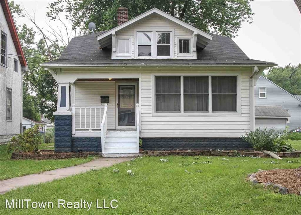 3 br, 2 bath House 1516 21st Ave House Rental in Rock Island, IL