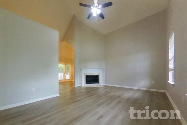 Building Photo - 665 Skyline Dr