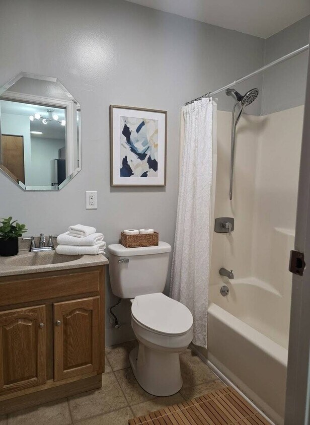 Foto del edificio - 13 N College St