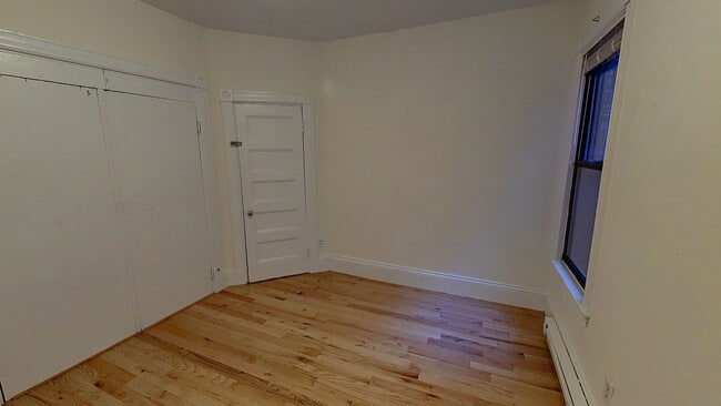 Building Photo - 4Br/1Bth, Available Sep. 1, 2026. Great for a rommate students. MUST SEE!!