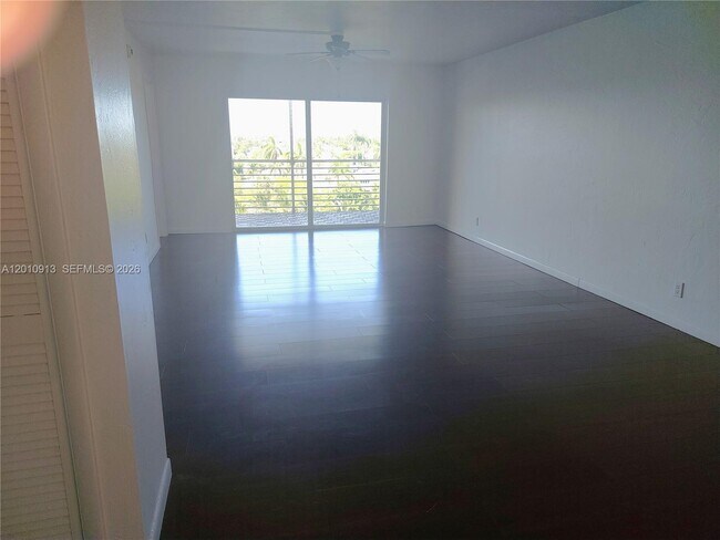 Foto del edificio - 1617 SE 15th St