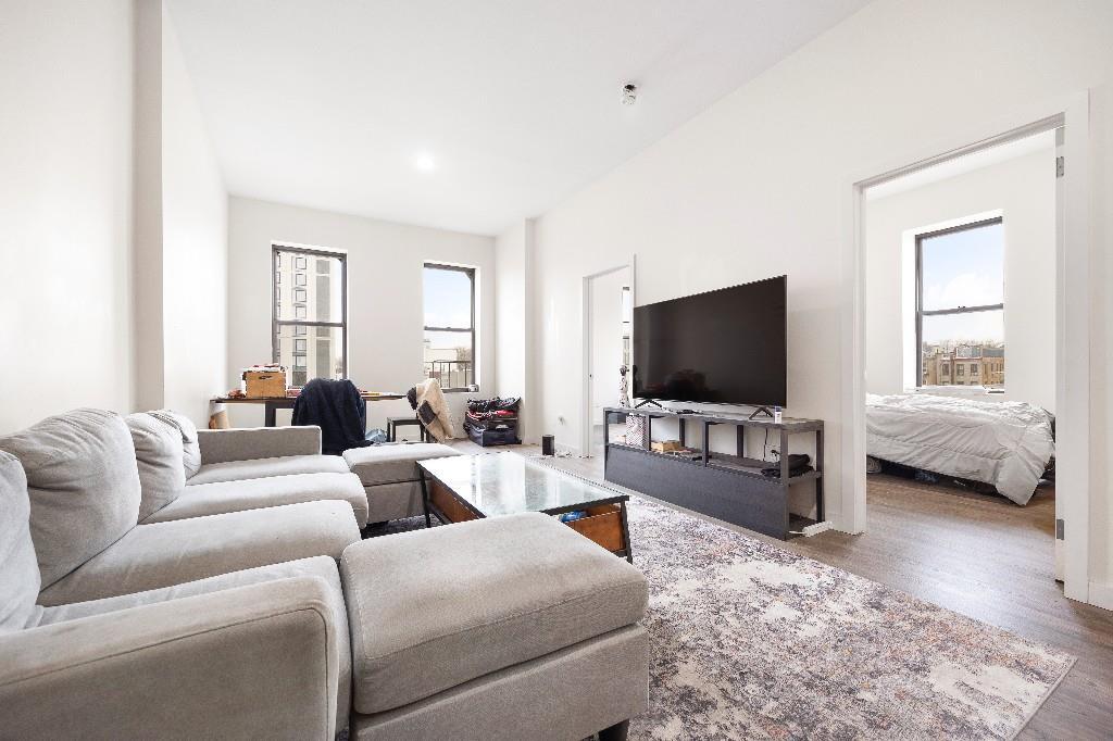 Foto principal - 951 Wyckoff Ave
