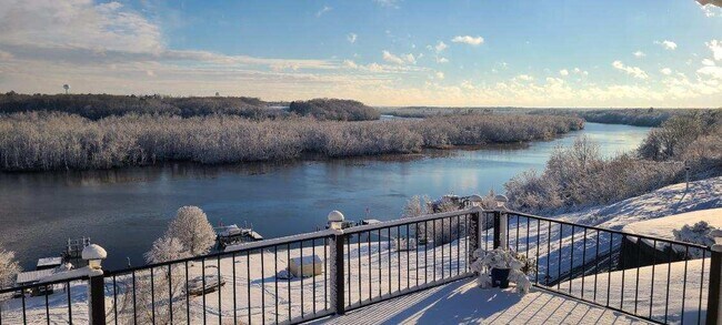 Foto del edificio - 511 Riverview Ct