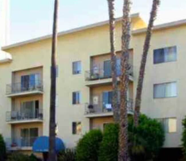 Foto del edificio - 144 S Doheny Dr