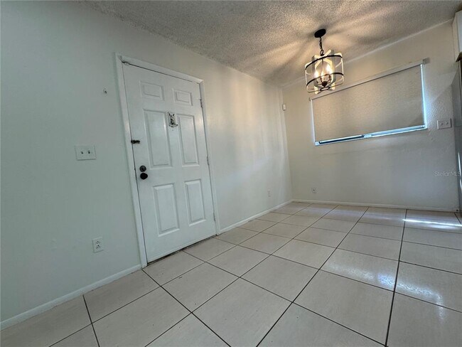Foto del edificio - 3300 Fox Chase Cir