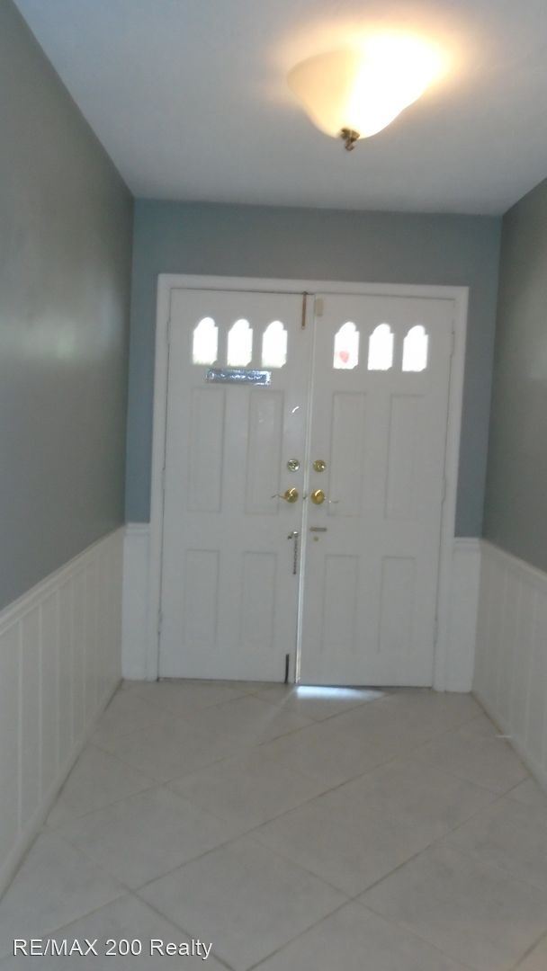 Building Photo - 3 br, 2.5 bath House - 2330 Mohawk Trl