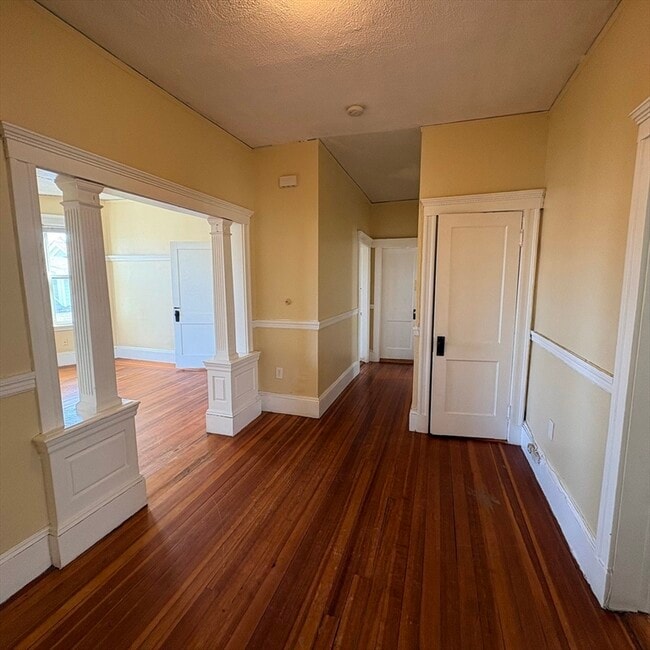 Building Photo - 46 Armandine St