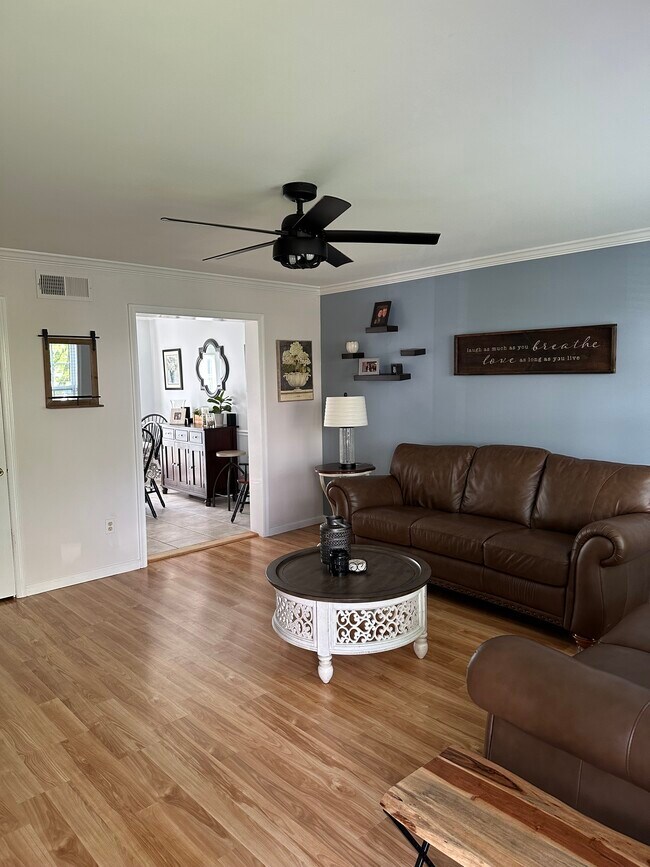 Foto del edificio - 5482 Rinker Cir