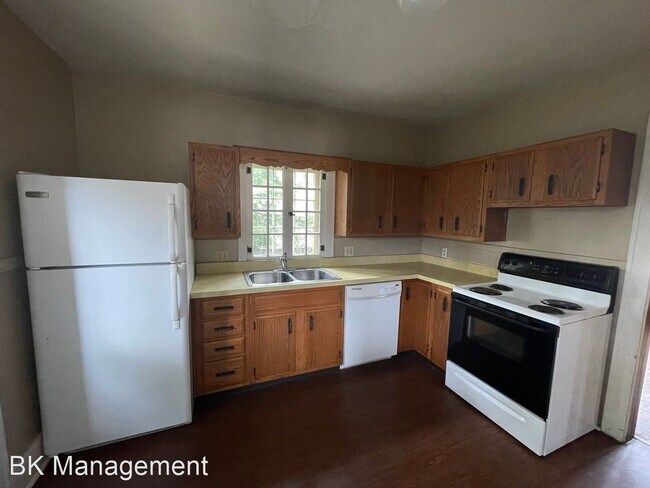 Building Photo - 3 br, 1 bath House - 411 W Stadium Ave